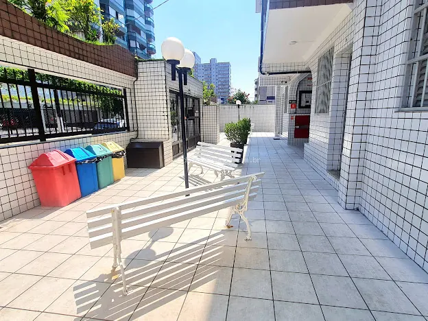 Apartamento no canto do forte 300 metros da praia
