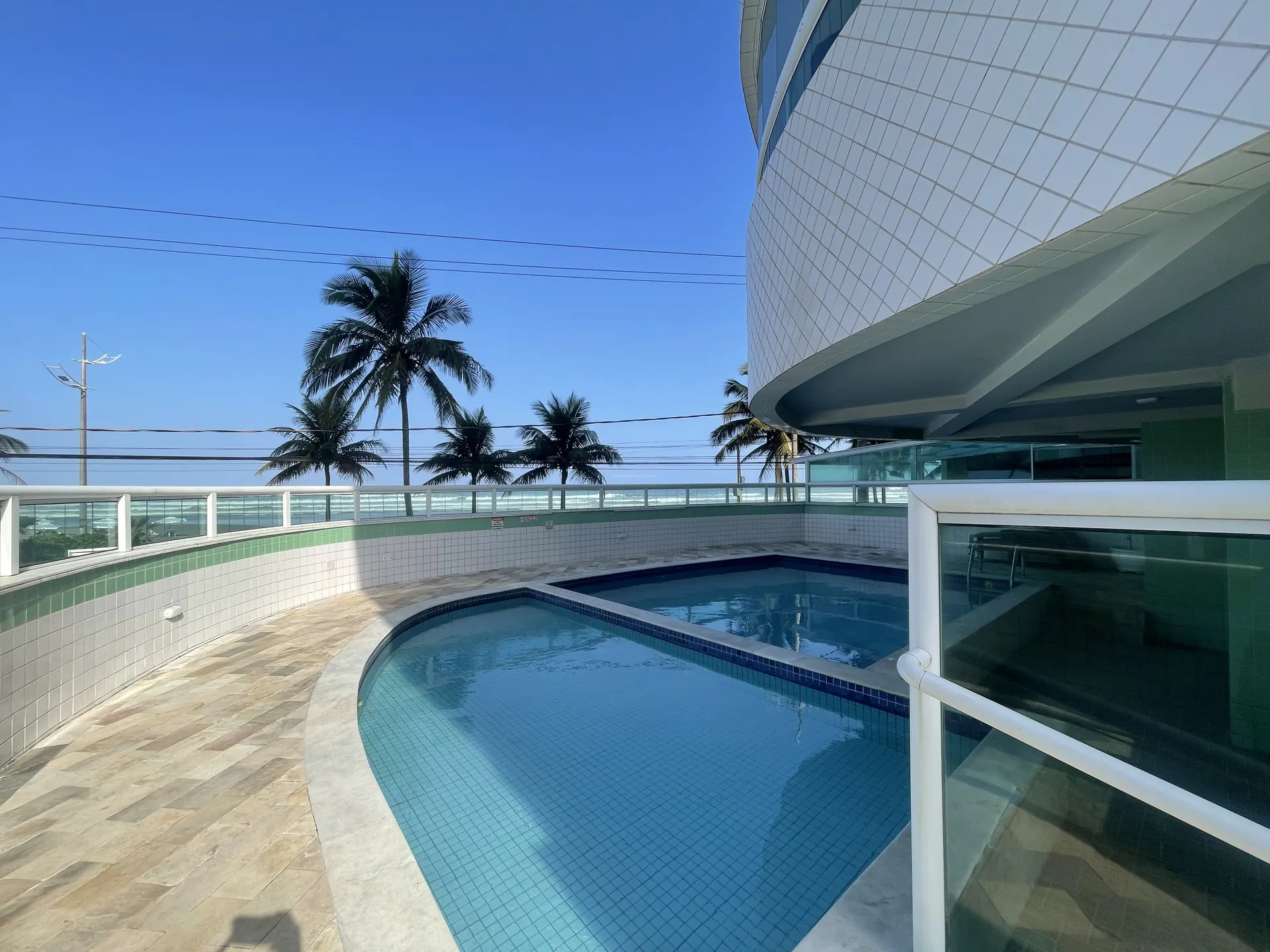 Apartamento vista mar com dois dormitórios