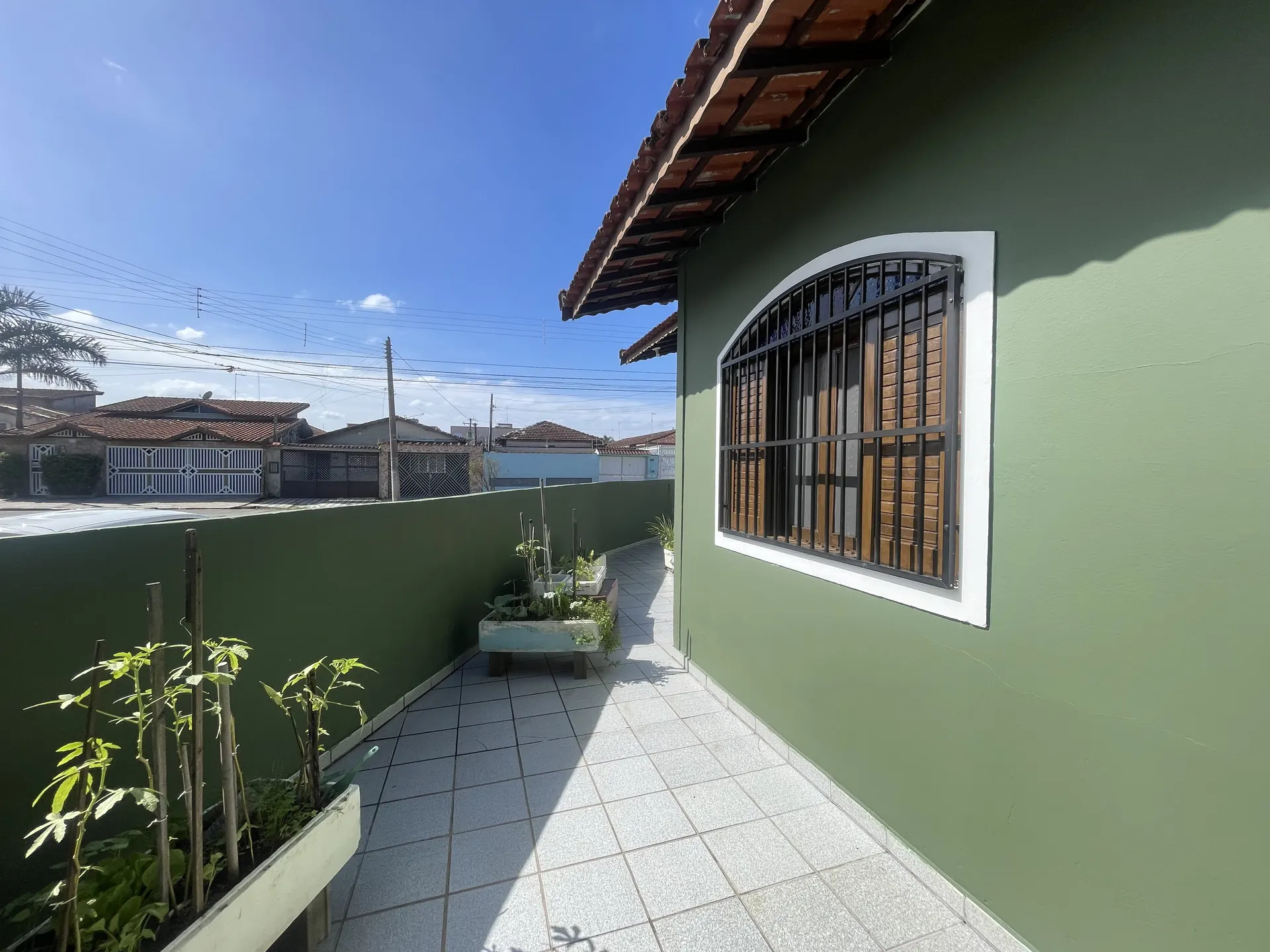 Casa semi isolada 150 metros da praia