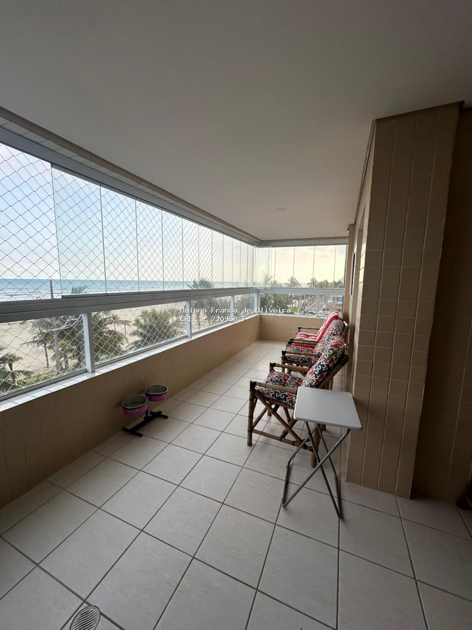 Apartamento à venda 3 dormitórios frente mar